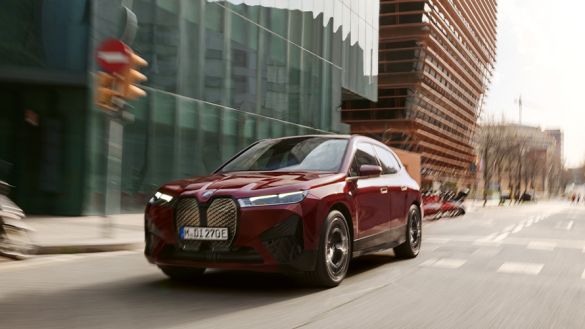 ASISTENCIA AL CONDUCTOR EN EL BMW iX