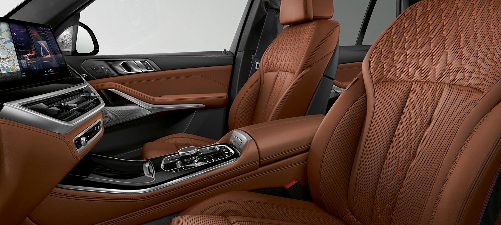 BMW X5 M60i xDRIVE: PUESTO DE CONDUCCIÓN Y TECNOLOGÍA